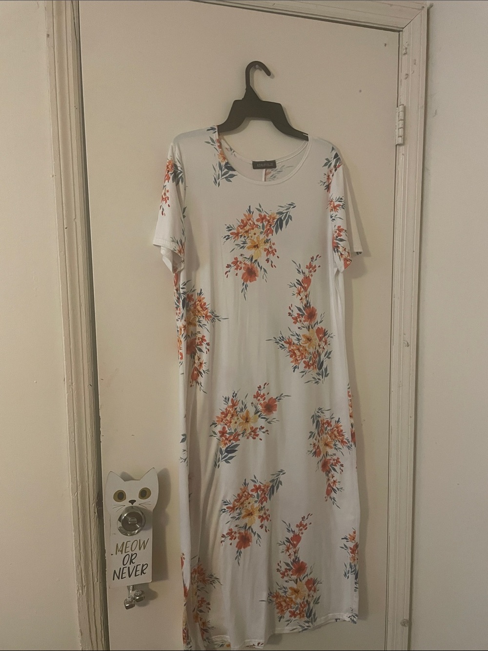 Floral Short-Sleeve White Maxi Dress - Lightweight Summer Style